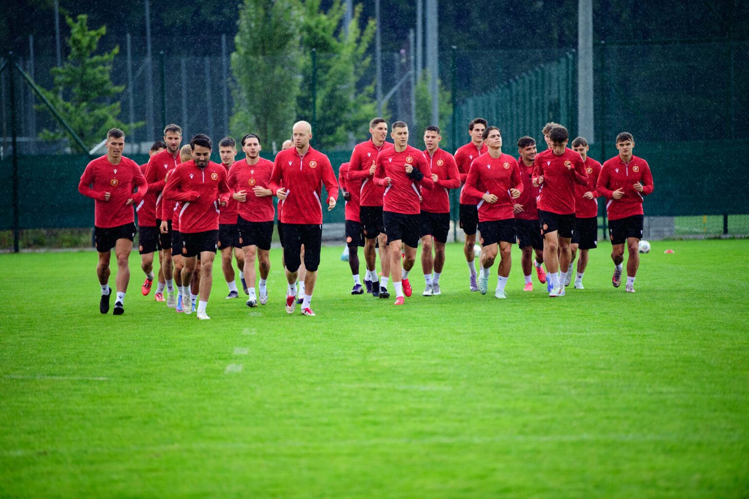 Konferencja Trenera i Trening Widzewa Fot Sebastian Szwajkowski 17