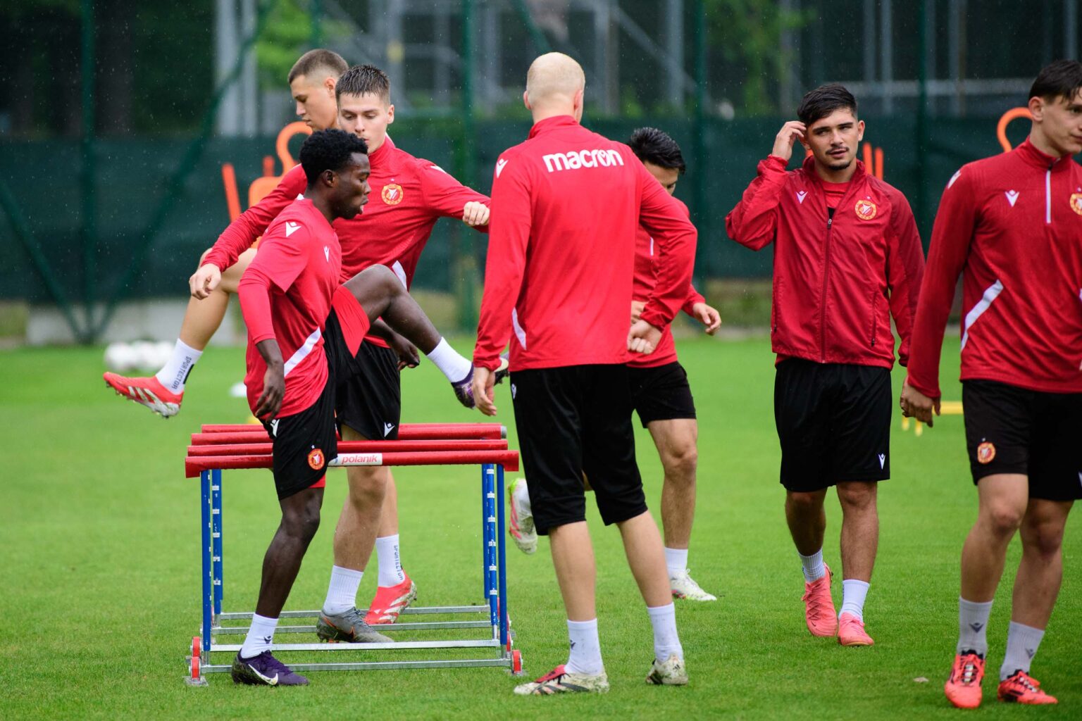 Konferencja Trenera i Trening Widzewa Fot Sebastian Szwajkowski 34