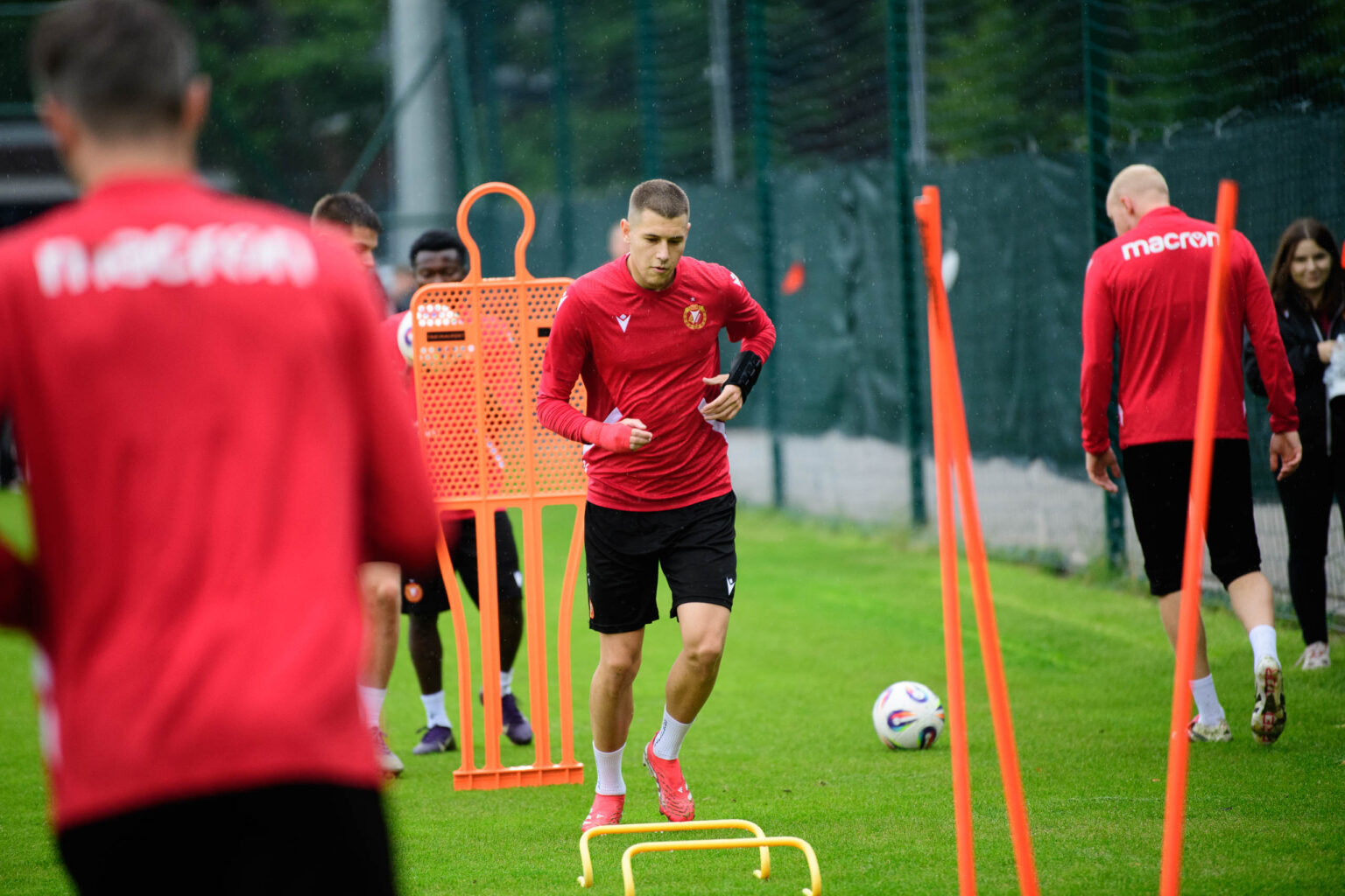 Konferencja Trenera i Trening Widzewa Fot Sebastian Szwajkowski 38