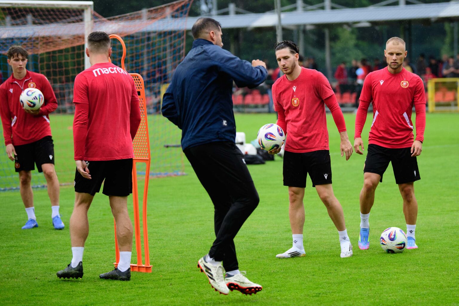 Konferencja Trenera i Trening Widzewa Fot Sebastian Szwajkowski 41