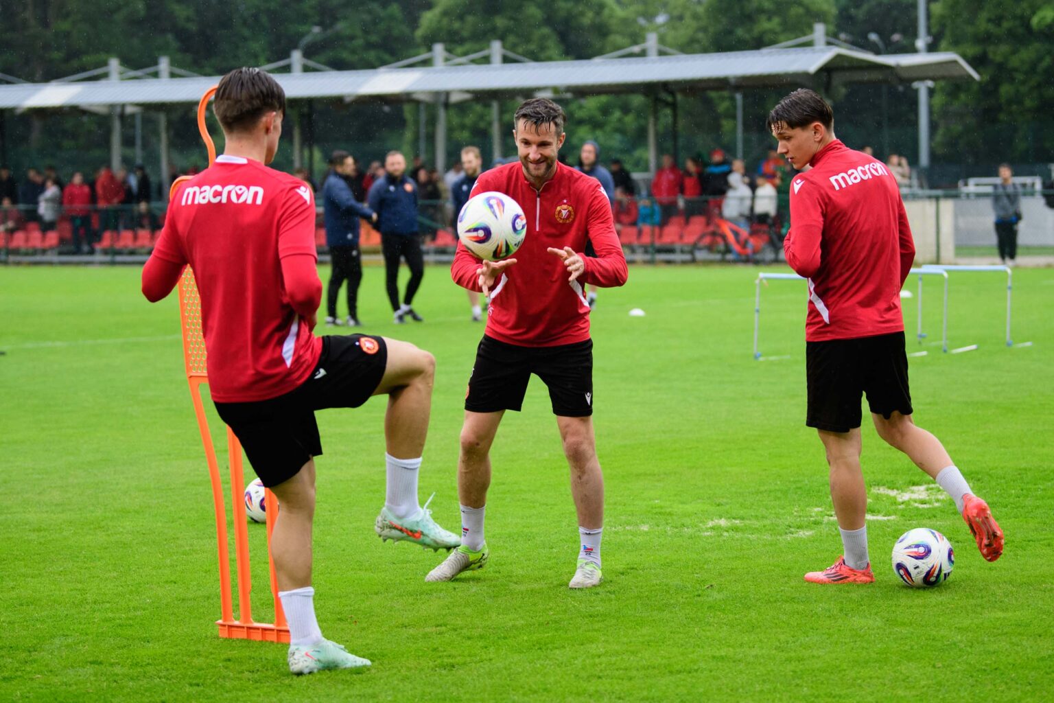 Konferencja Trenera i Trening Widzewa Fot Sebastian Szwajkowski 43