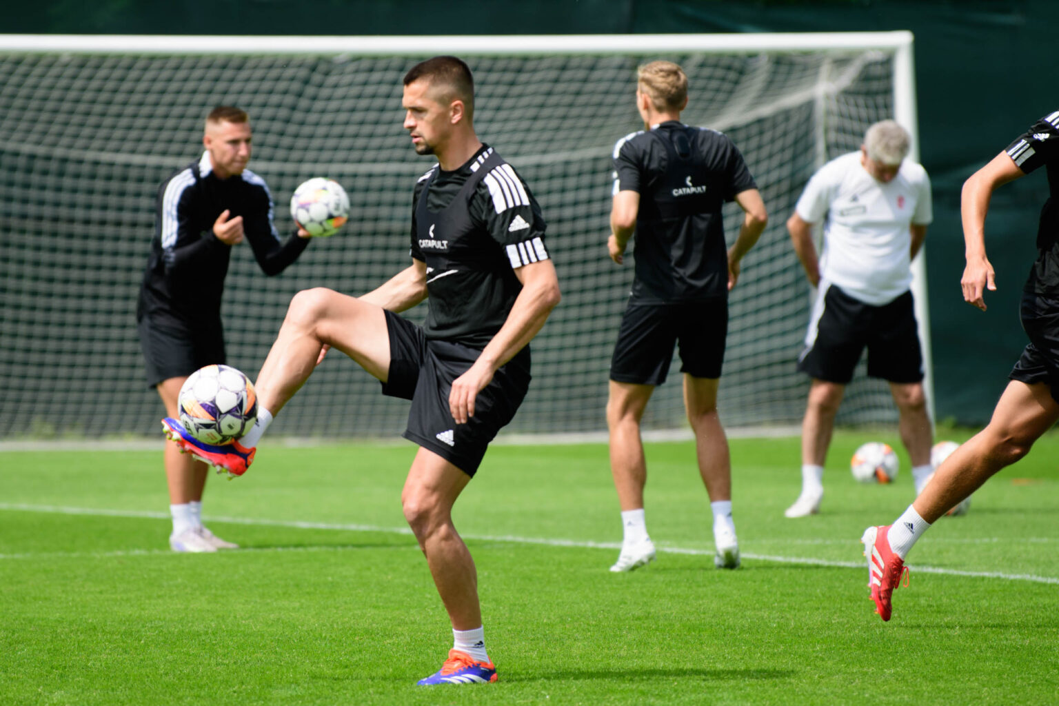 Konferencja trenera Pierwszy Trening LKS Fot Sebastian Szwajkowski 10