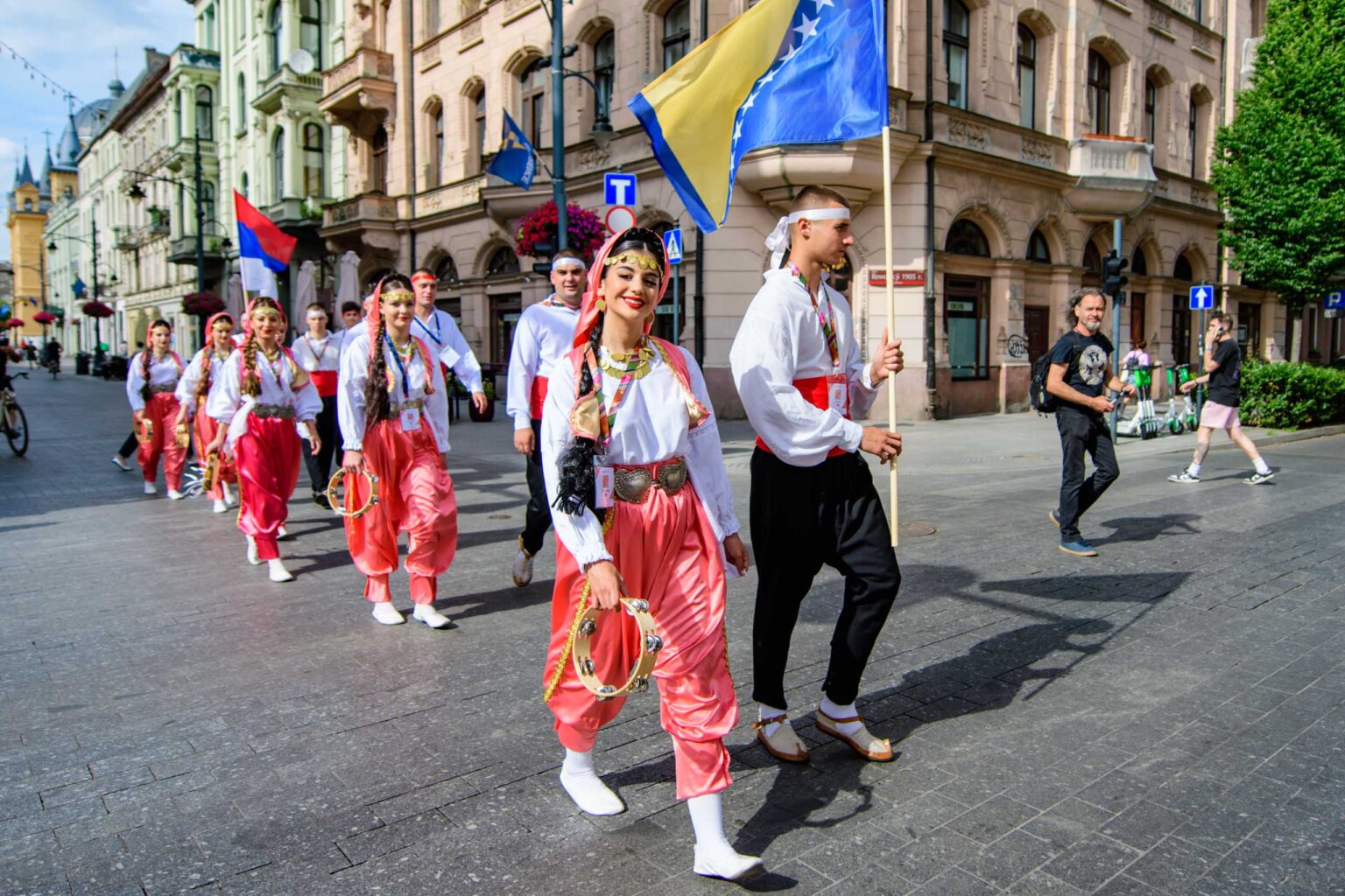 Pochod na otwarcie 15 Folkowych Inspiracji Fot Sebastian Szwajkowski 22