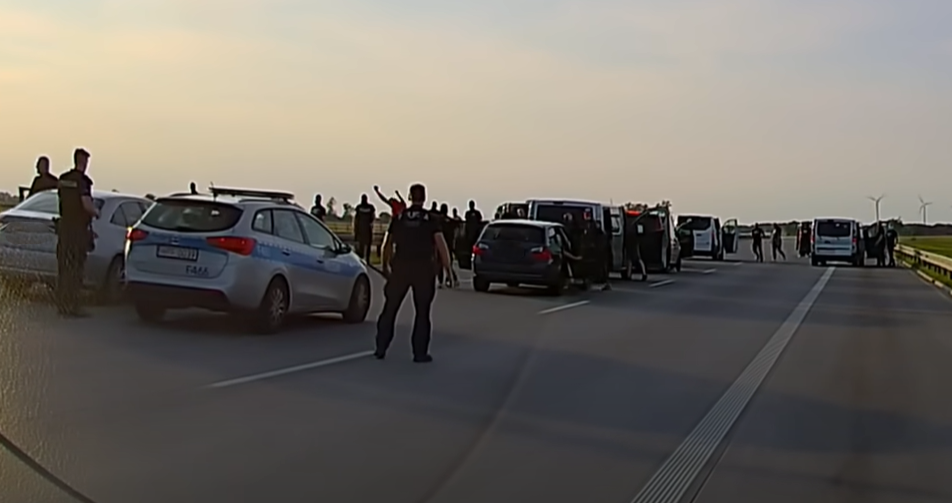 O krok od ustawki na autostradzie A1. Musiała interweniować policja [WIDEO]