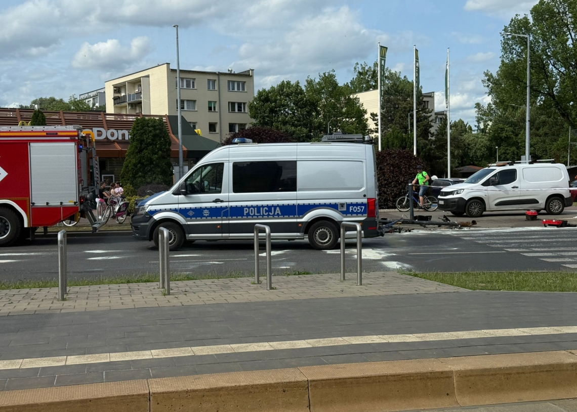 Wypadek na al. Wyszyńskiego. Kierowca wjechał w pieszych