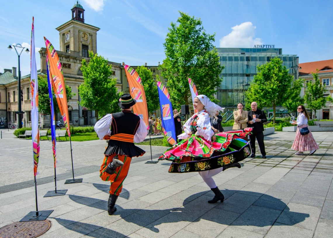 Zbliża się 15. edycja festiwalu “Folkowe Inspiracje”. Sztuka z czterech stron świata [ZDJĘCIA]