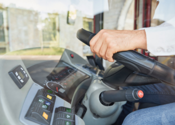 Kontrole autobusów przewożących dzieci na ferie. Policja zbada m.in. stan techniczny pojazdu