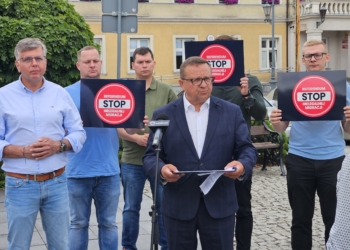Łódzcy politycy PiS protestują pod hasłem "STOP nielegalnej migracji"