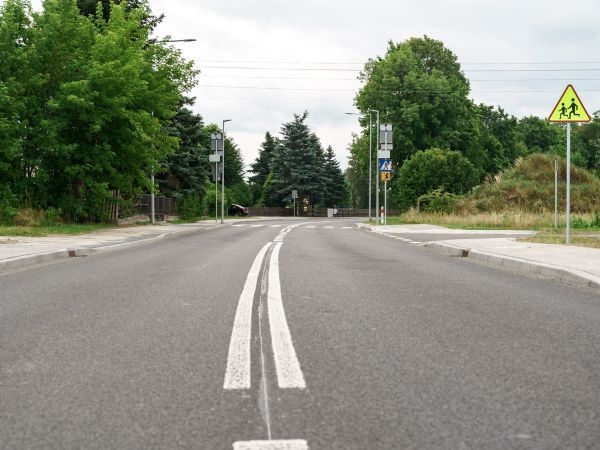 Koniec remontu w Ciężkowicach. Nowa droga i chodniki 1 Koniec remontu w Ciężkowicach. Nowa droga i chodniki
