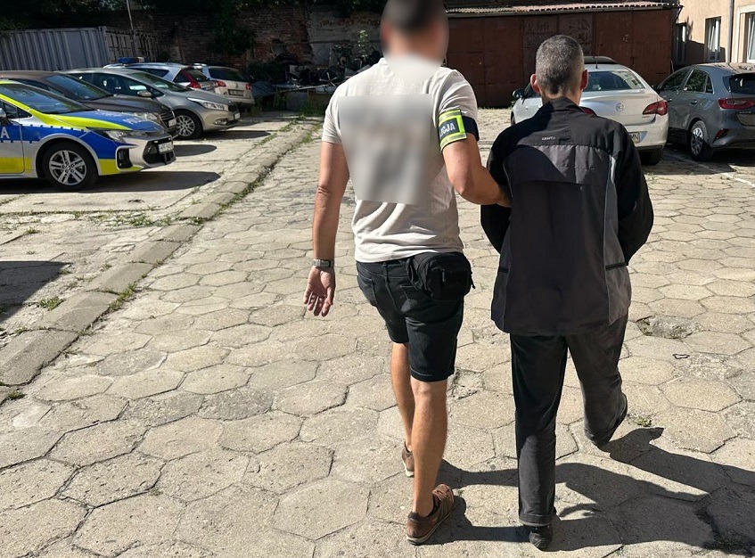 Seria pożarów w Łodzi. Podpalacze w rękach policji, jeden z nich wpadł podczas kradzieży 2 Seria pożarów w Łodzi. Podpalacze w rękach policji, jeden z nich wpadł podczas kradzieży
