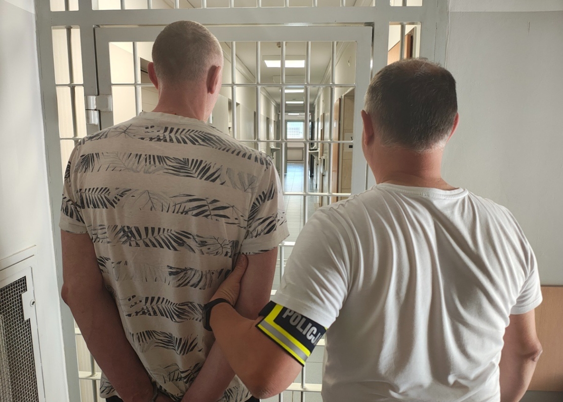 Chwile grozy w Aleksandrowie Łódzkim. Agresywny 50-latek napadł na parkingu na byłą partnerkę [ZDJĘCIA, WIDEO]