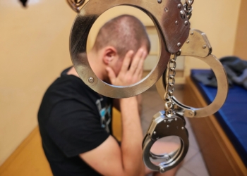 Brutalny atak w Rawie Mazowieckiej. 29-latek pobił seniora na miejskim targowisku 9 Brutalny atak w Rawie Mazowieckiej. 29-latek pobił seniora na miejskim targowisku