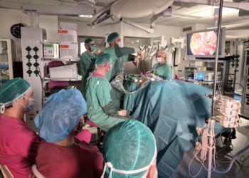 Bełchatów: Pierwsza operacja usunięcia guza nerki z użyciem robota Da Vinci w Łódzkiem 6 Bełchatów: Pierwsza operacja usunięcia guza nerki z użyciem robota Da Vinci w Łódzkiem