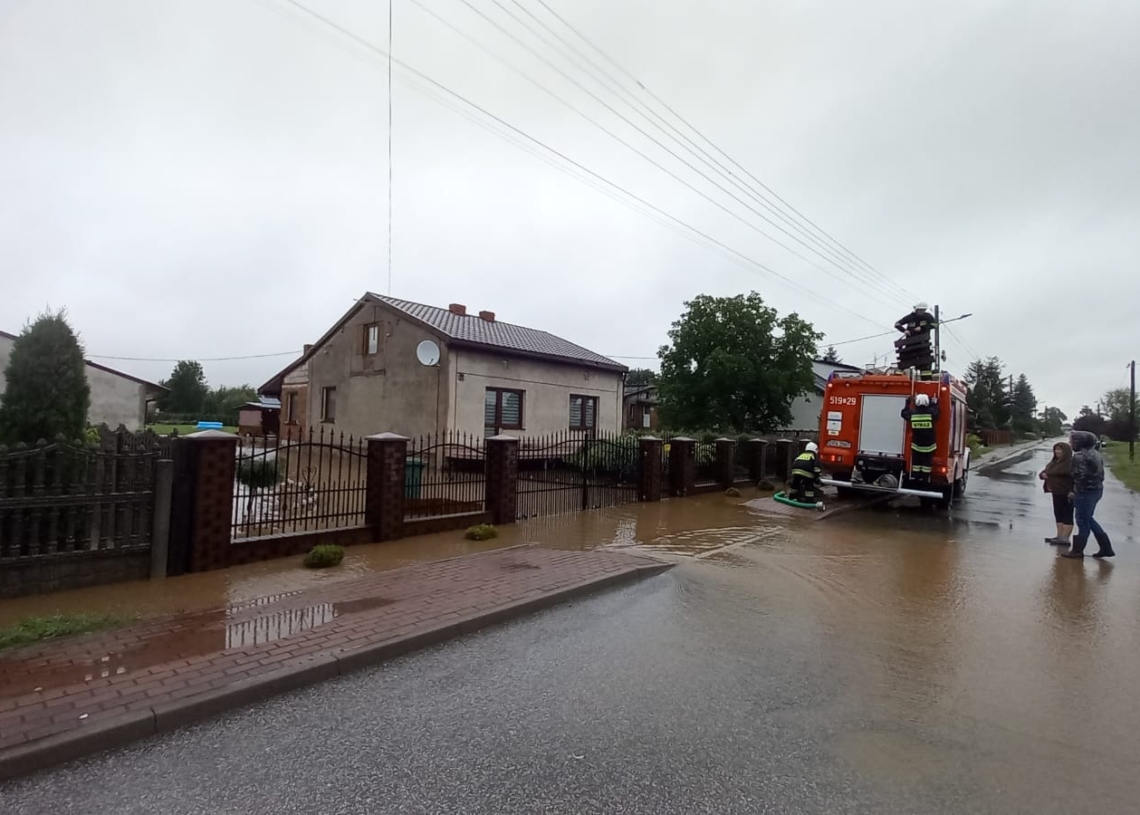 Niż Karlheinz w Łódzkiem. 392 interwencje strażaków, najwięcej w powiecie radomszczańskim 1 Niż Karlheinz w Łódzkiem