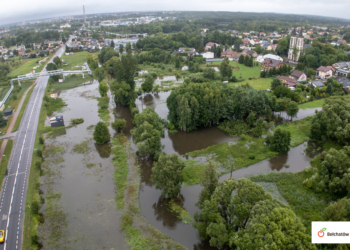 W Łódzkiem nie przestaje padać. Bełchatów udostępnił mieszkańcom worki z piaskiem