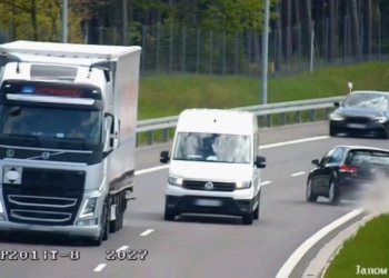 Pod prąd na autostradzie lub drodze szybkiego ruchu