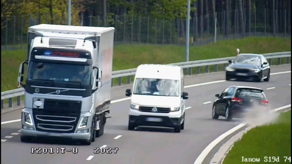 Pod prąd na autostradzie lub drodze szybkiego ruchu