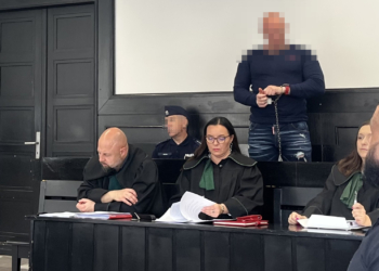 40-latek kierował gangiem z więzienia? Rozpoczął się proces Rafała B. i jego pięciu kompanów