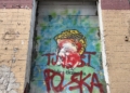 Akt wandalizmu na łódzkich Bałutach. Ktoś zniszczył mural Haliny Elczewskiej 2 Akt wandalizmu na łódzkich Bałutach. Ktoś zniszczył mural Haliny Elczewskiej