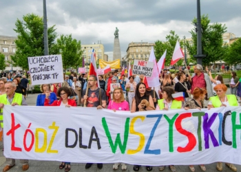 Pokojowy marsz "Łódź dla wszystkich!" przeszedł ulicą Piotrkowską