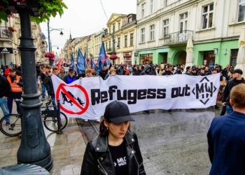 Pikieta antyimigracyjna Konfederacji. Przeciwnicy twierdzą, że promuje mowę nienawiści