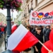 Marsz antyimigracyjny w Łodzi. Na Piotrkowskiej zebrali się narodowcy i kibice [ZDJĘCIA]