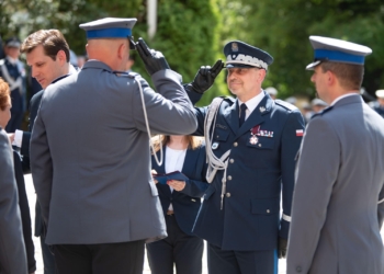 Policja, słucham. Kto może zostać policjantem?