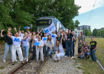 Wakacyjny Tramwaj Radia Łódź znów wyjechał na ulice Łodzi. Tańce, śpiewy i cukierki