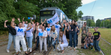 fot. Paweł Łacheta, materiał Uniwersytetu WSB Merito Łódź Wakacyjny Tramwaj Radia Łódź znów wyjechał na ulice Łodzi. Tańce, śpiewy i cukierki