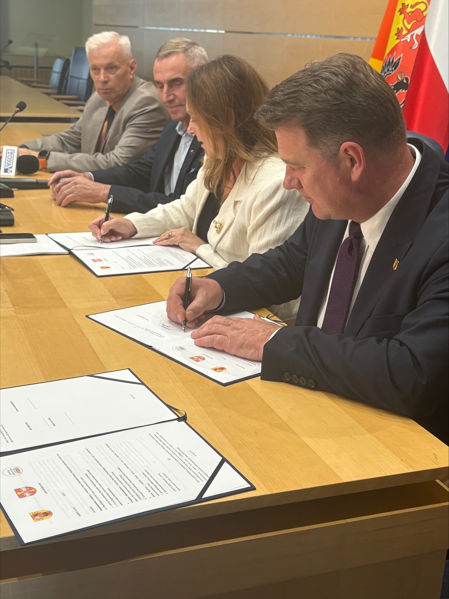 Kolejowa Komunikacja Autobusowa będzie się dalej rozwijać. Urząd marszałkowski i gminy łączą siły 2 Kolejowa Komunikacja Autobusowa będzie się dalej rozwijać. Urząd marszałkowski i gminy łączą siły