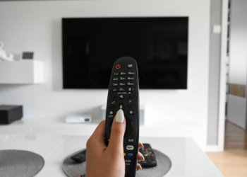Telewizor to często największe w domu okno na świat