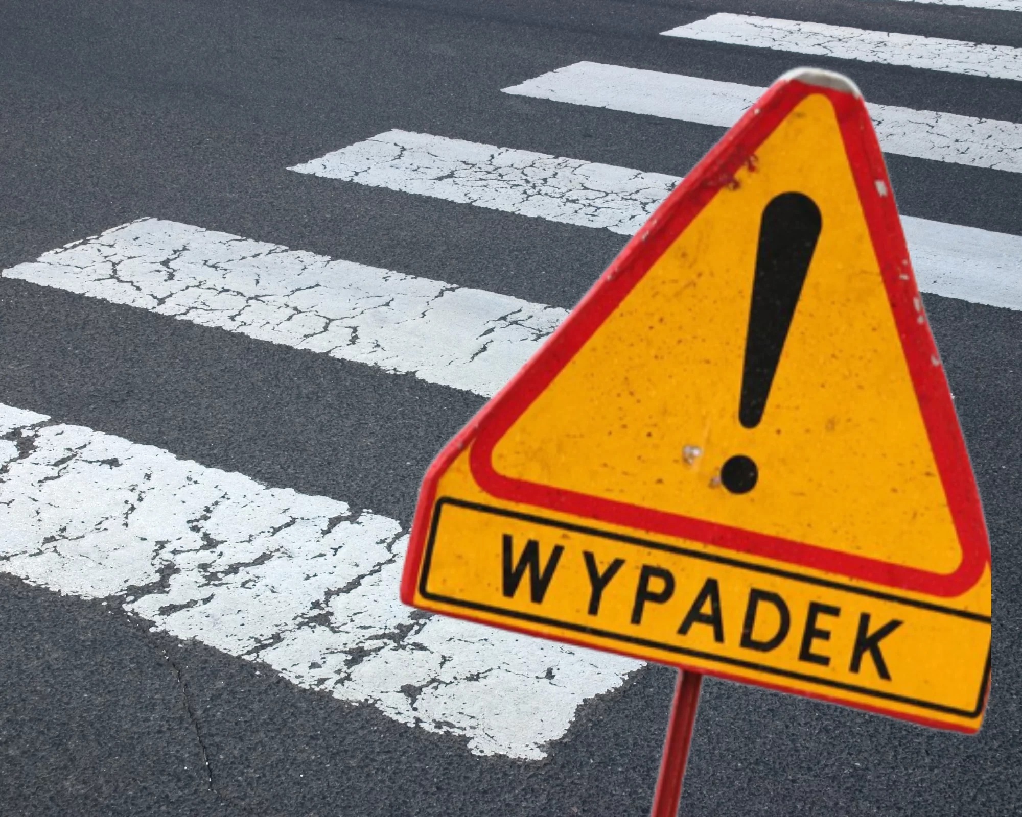 Wypadek na DK72 w Jeżowie. Potrącenie 65-latki na przejściu dla pieszych