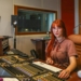 Zofia Starosta przy stole realizacyjnym, fot. Konrad Ciężki