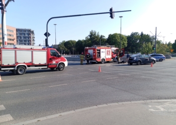 Zderzenie taksówki z motocyklem
