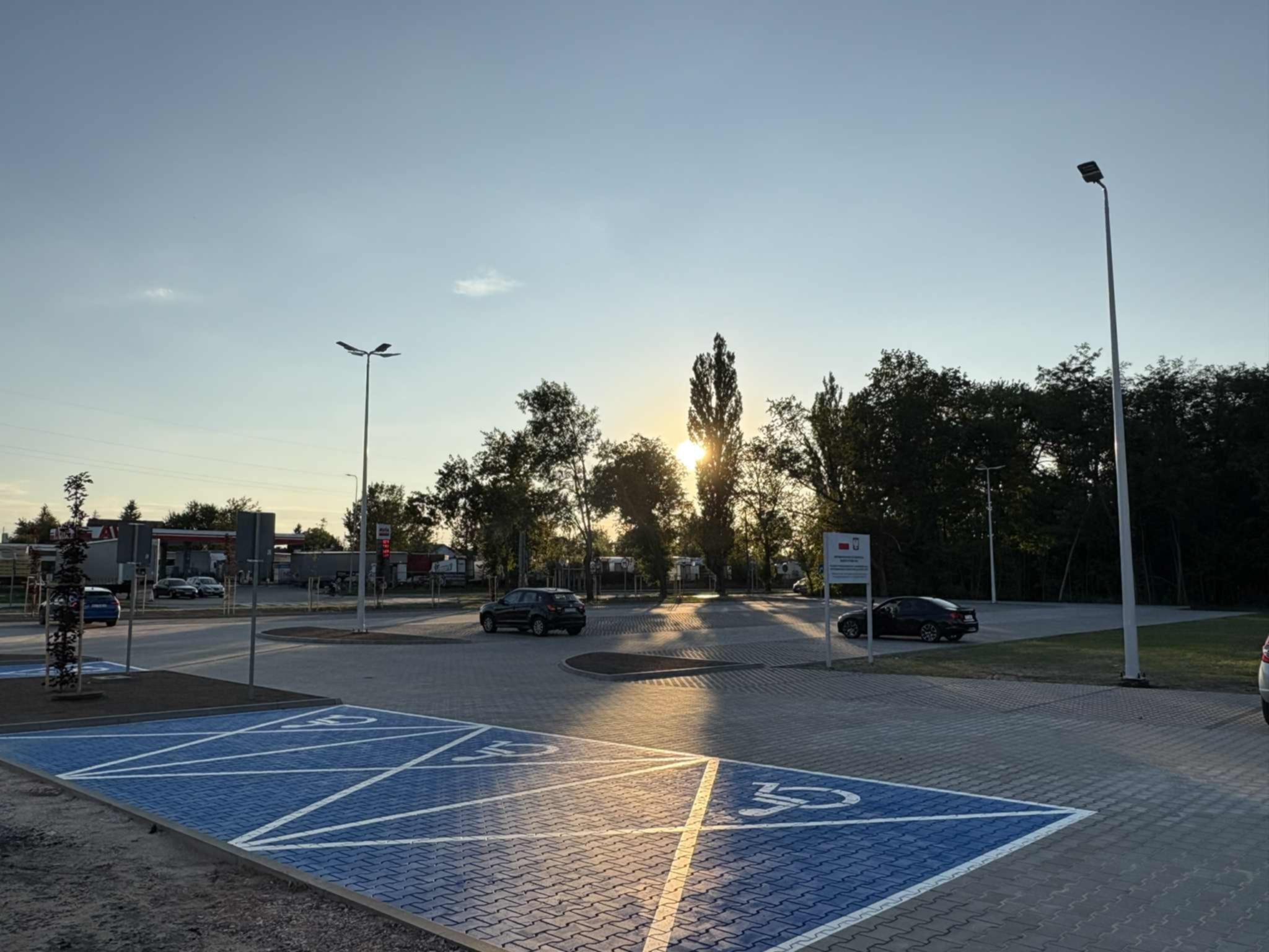 Nowy parking przy dworcu kolejowym w Tomaszowie Mazowieckim 1 Nowy parking Tomaszów Mazowiecki PKP