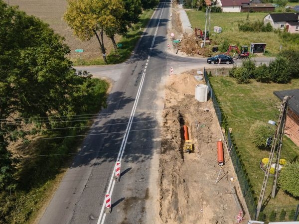 Remonty w Łódzkiem. Nowe chodniki dla bezpieczeństwa pieszych 1 Remonty w Łódzkiem. Nowe chodniki dla bezpieczeństwa pieszych