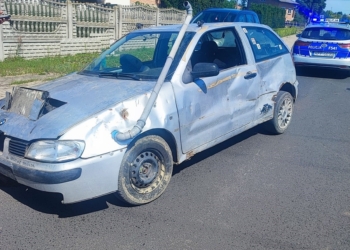 Skrajnie nieodpowiedzialne zachowanie 18-latka. Jego samochód wyglądał jak... wrak