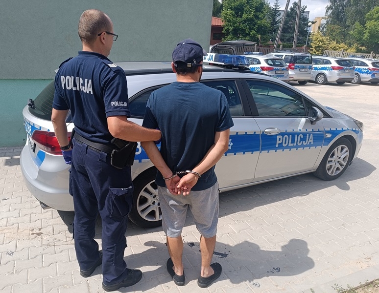 Rowerem po autostradzie. Pijany Gruzin zatrzymany przez policję 1 Rowerem po autostradzie. Pijany Gruzin zatrzymany przez policję