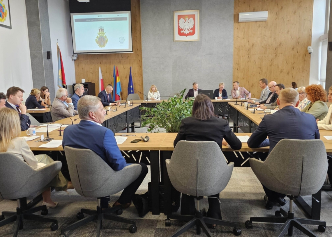 Sesja nadzwyczajna w Radomsku. Radni chcą utrzymania dwukadencyjności 1 Sesja nadzwyczajna w Radomsku. Radni chcą utrzymania dwukadencyjności