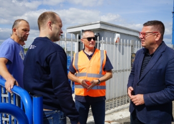 Bezpieczniejsze wały przeciwpowodziowe nad rzeką Pichną. Kontrola wiceministra infrastruktury