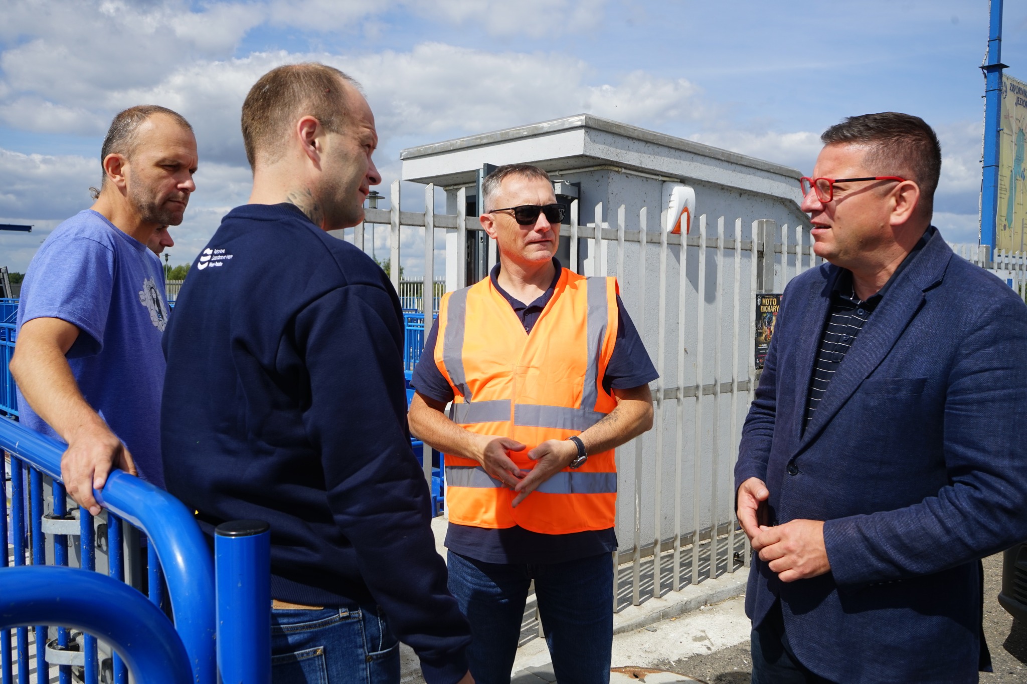 Bezpieczniejsze wały przeciwpowodziowe nad rzeką Pichną. Kontrola wiceministra infrastruktury