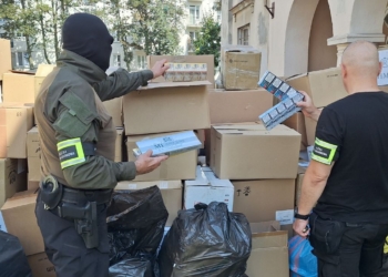 Ponad 2 miliony nielegalnych papierosów w magazynie na Górnej. Zatrzymano 50-latka z Łodzi