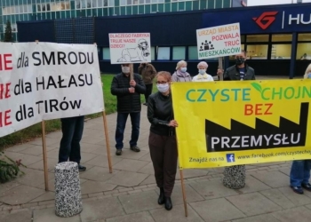 Mieszkańcy Chojen skarżą się na brzydki zapach z pobliskiej fabryki. Domagają się zmniejszenia liczby linii produkcyjnych