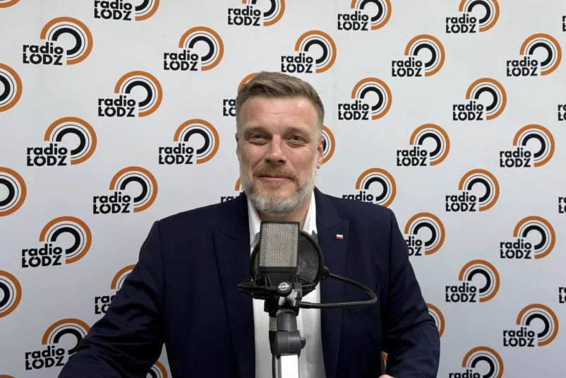 Lider partii Razem domaga się nałożenia sankcji na Izrael, a Donalda Tuska nazywa "cesarzem pustosłowia". Adrian Zandberg porannym Gościem RŁ 1 Adrian Zandberg