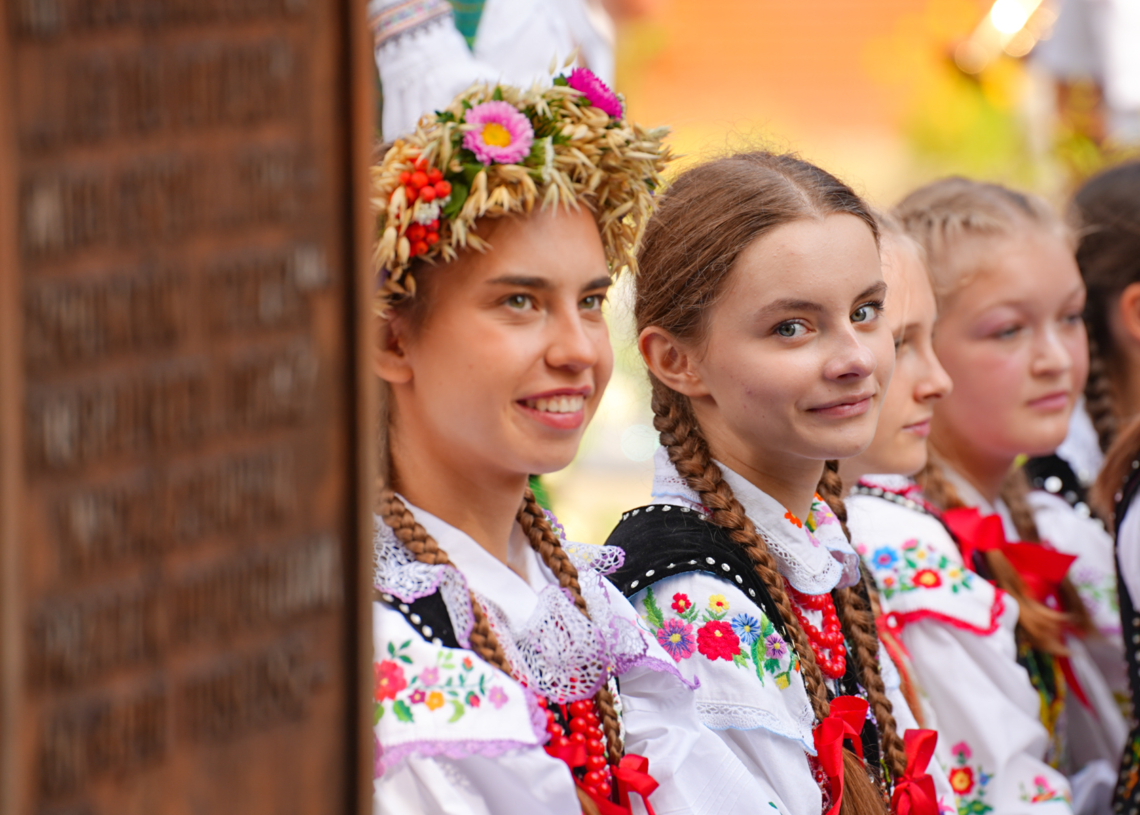 Dożynki Województwa Łódzkiego 2025: barwny korowód, tradycyjne potrawy i koncerty gwiazd