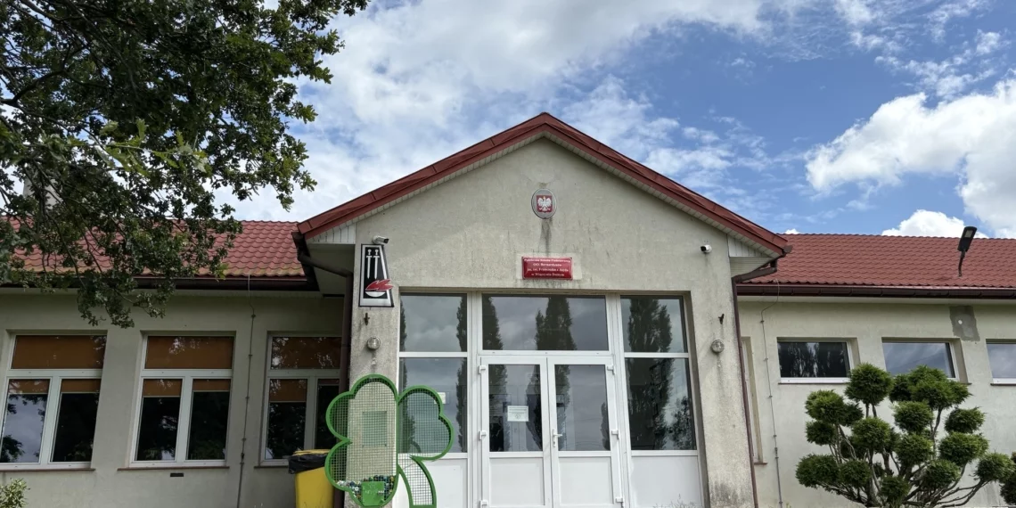 Co dalej ze szkołą w Wiączyniu Dolnym? Rozmowy placówki z wójtem nie przyniosły porozumienia 1 Likwidacja szkoły w Wiączyniu Dolnym. Będzie referendum ws. odwołania Rady Gminy Nowosolna