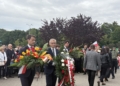 Rocznica wybuchu powstania warszawskiego. Uroczystości przy pomniku Powstańców i na Starym Cmentarzu w Łodzi 12 Rocznica wybuchu powstania warszawskiego. Uroczystości przy pomniku Powstańców i na Starym Cmentarzu w Łodzi