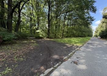 Park 3 Maja w Łodzi wciąż rozjeżdżany przez kierowców. Nie pomaga nawet szlaban