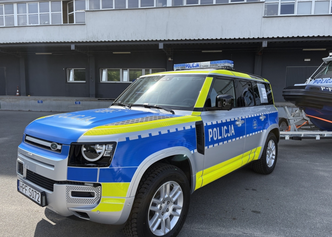 Nowoczesny sprzęt trafił w ręce wodnych patroli Policji w Łódzkiem. Samochody i wyposażenie ratownicze