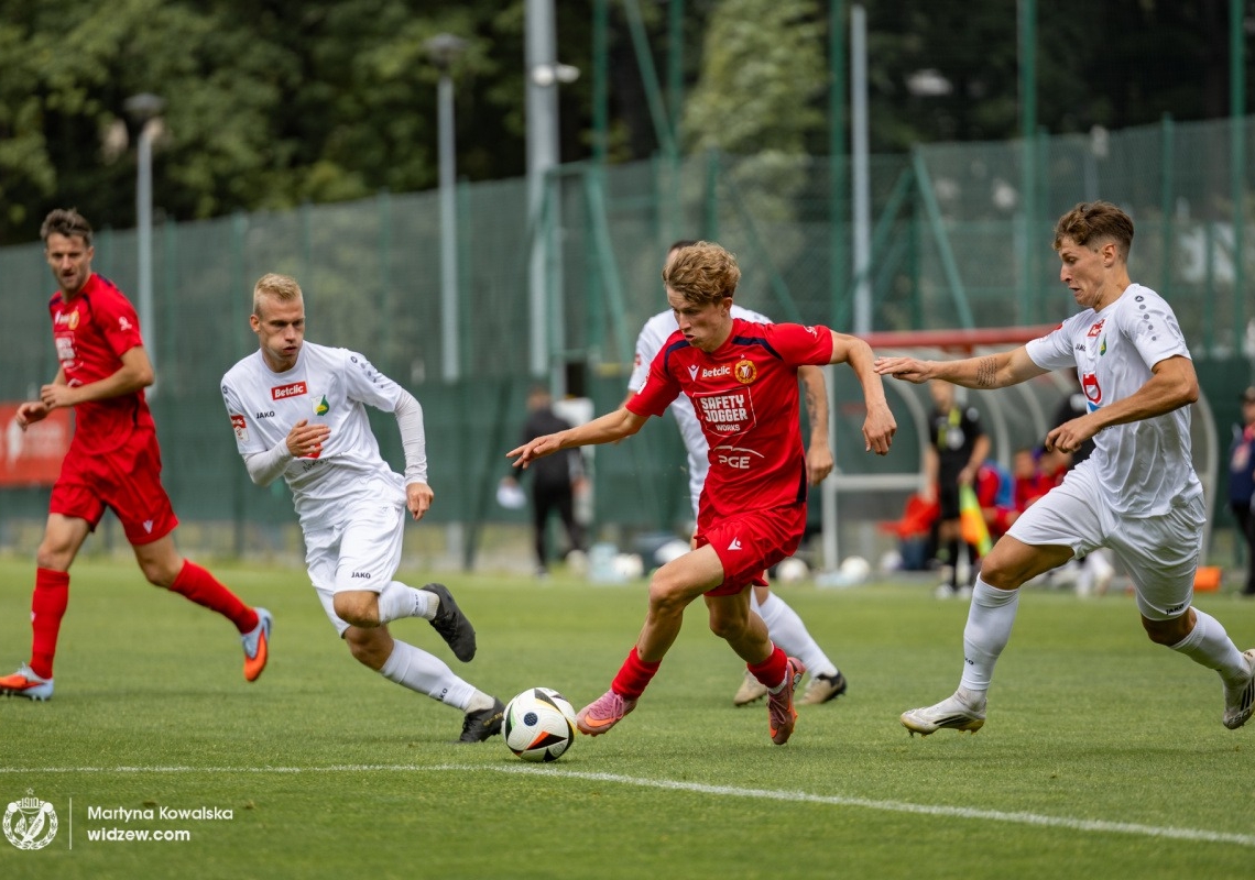 III liga gr. 1 - 4. kolejka. 10 goli w meczach Lechii i Widzewa II, porażki GKS i Warty 1 III liga gr. 1 - 4. kolejka. 10 goli w meczach Lechii i Widzewa II, porażki Warty i GKS